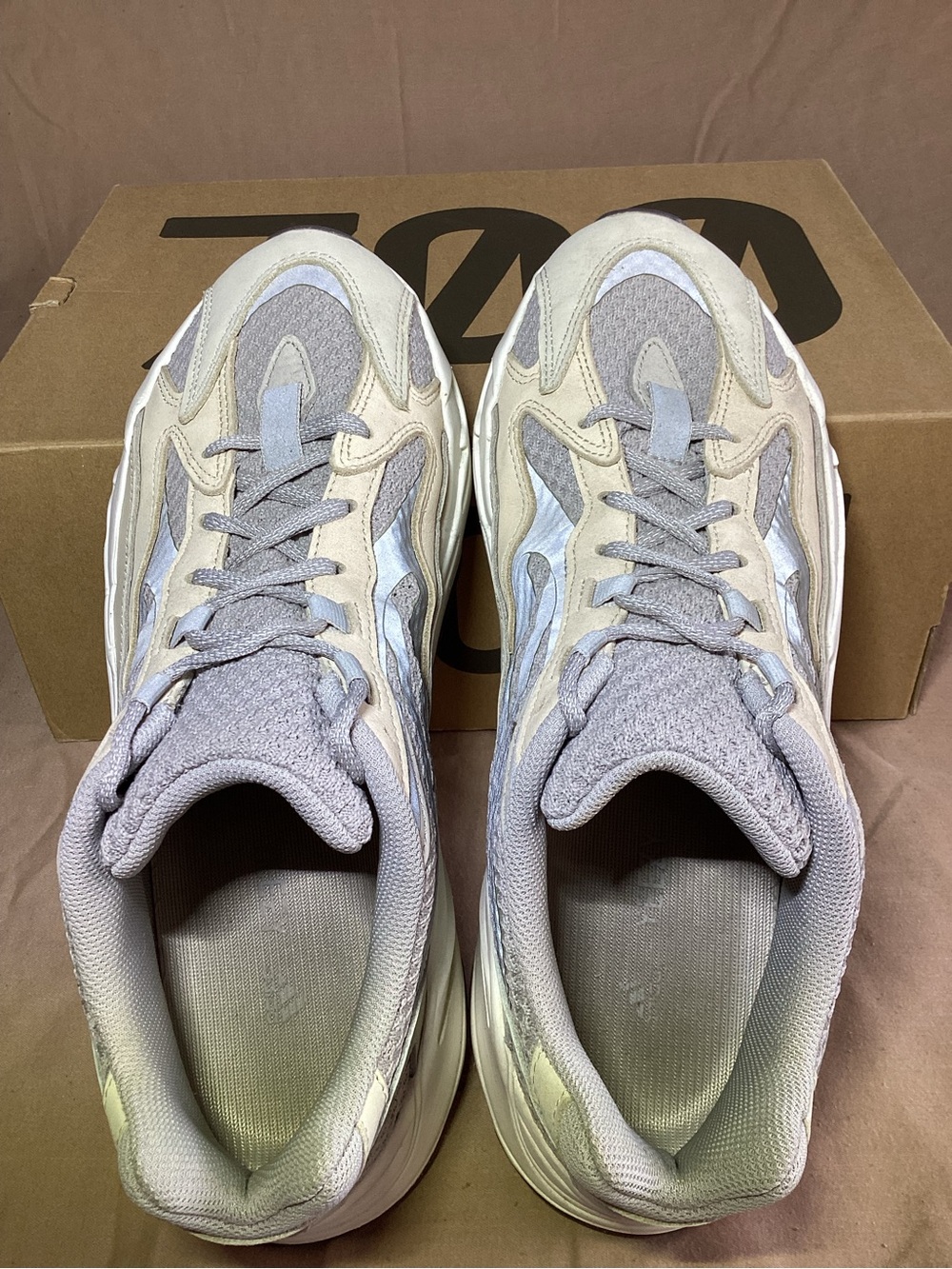 Adidas Yeezy Boost 700 V2 Cream GY7924 Men's Size 10.5 - Picture 6 of 9